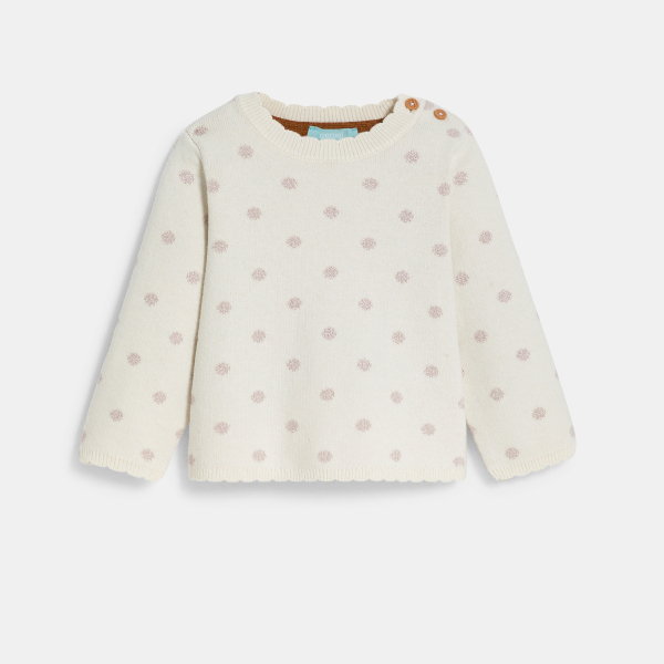 بلوفر منسوج من الصوف بالدرز بياقة متموجة، باللون الأبيض للفتيات الرضع.